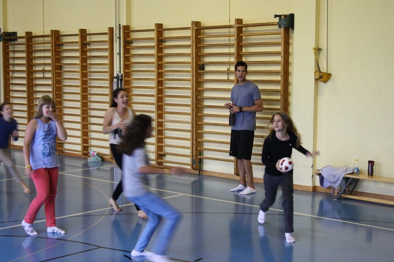 Village Camps International Summer Camp Leysin, Switzerland 2026-07-26 https://www.villagecamps.com/journals_admin/images/683-23-handball (98).jpg